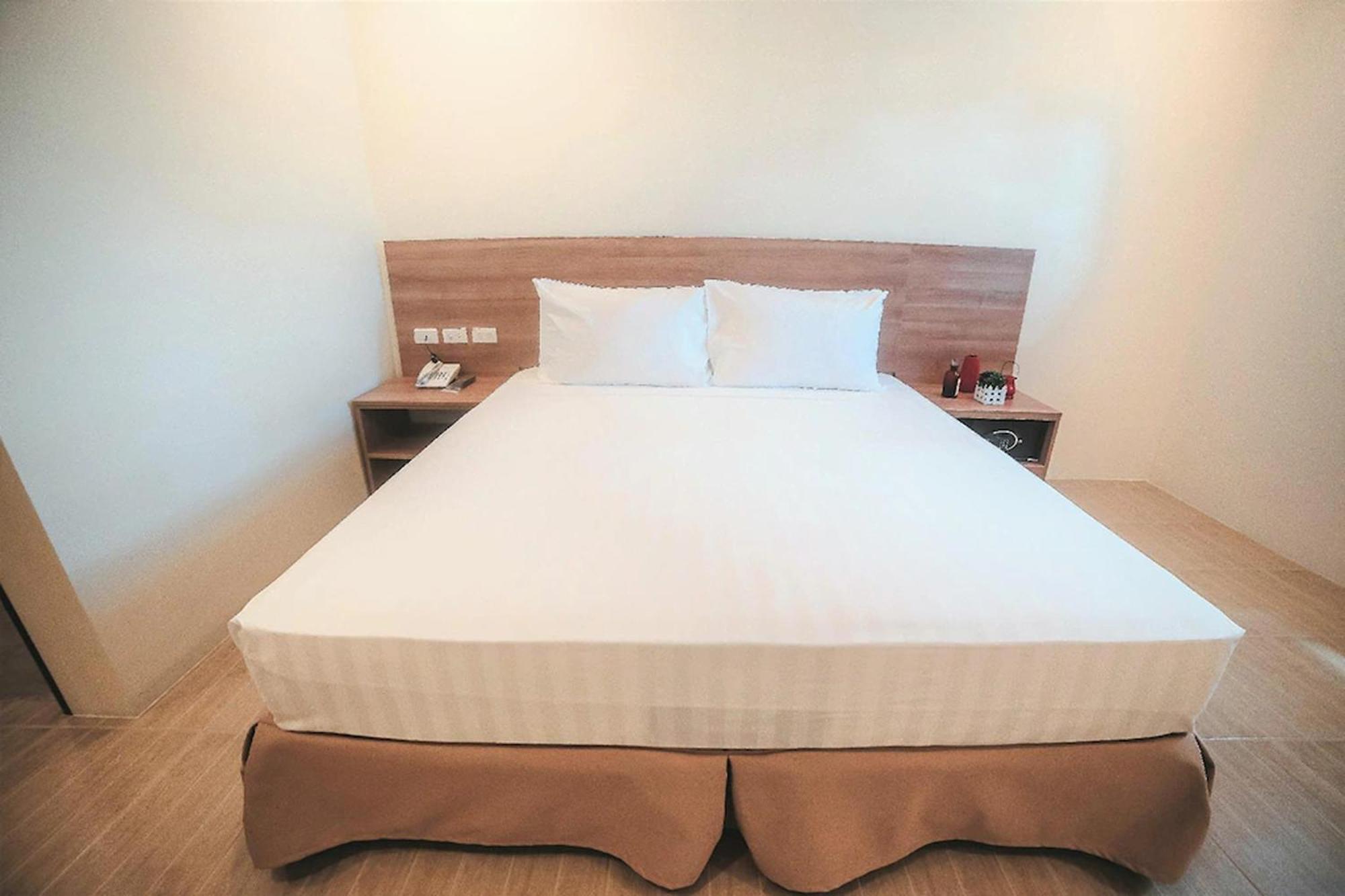 Trip Inn Near Airport Or City Center Legazpi Exterior foto