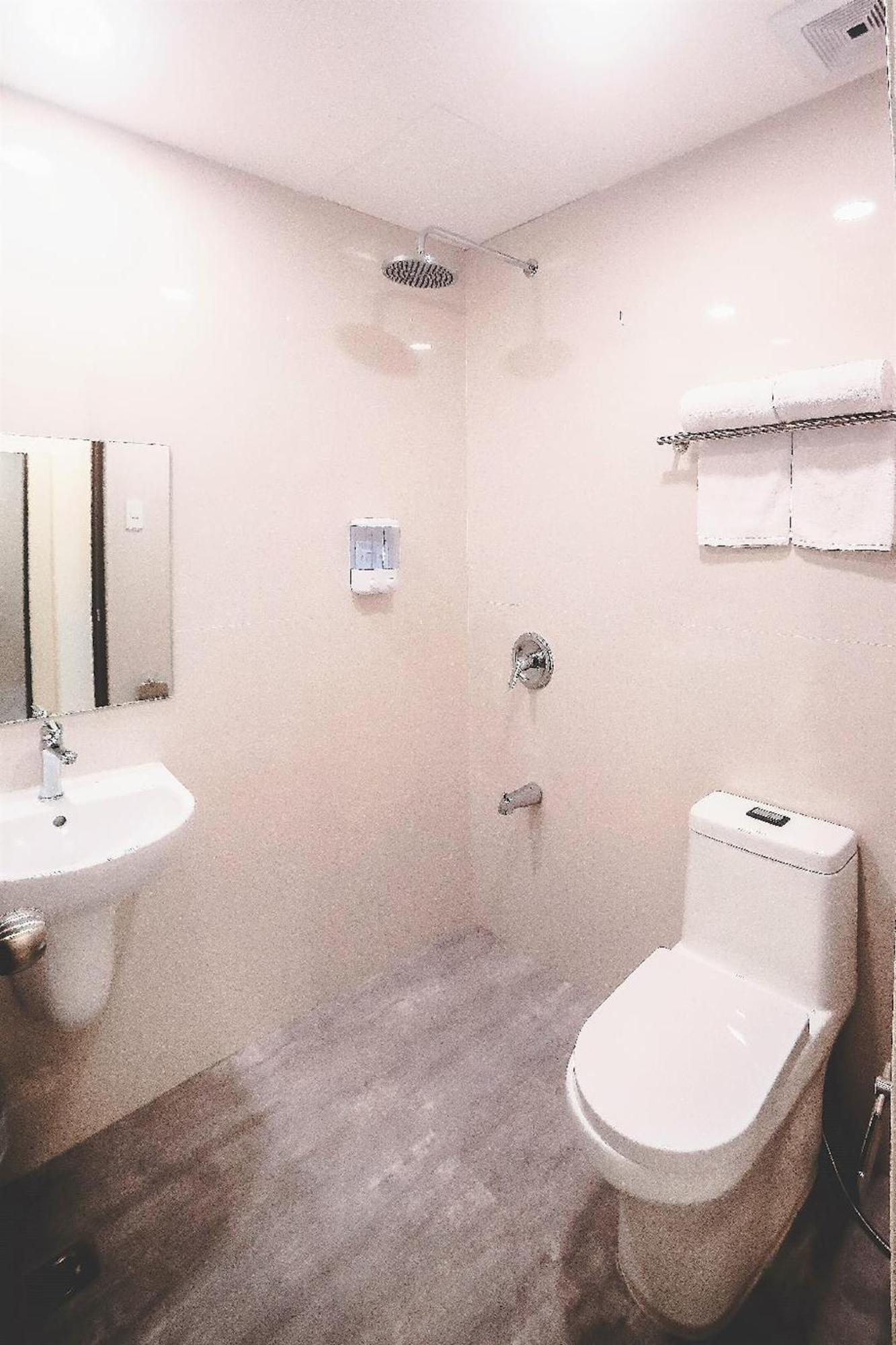 Trip Inn Near Airport Or City Center Legazpi Exterior foto